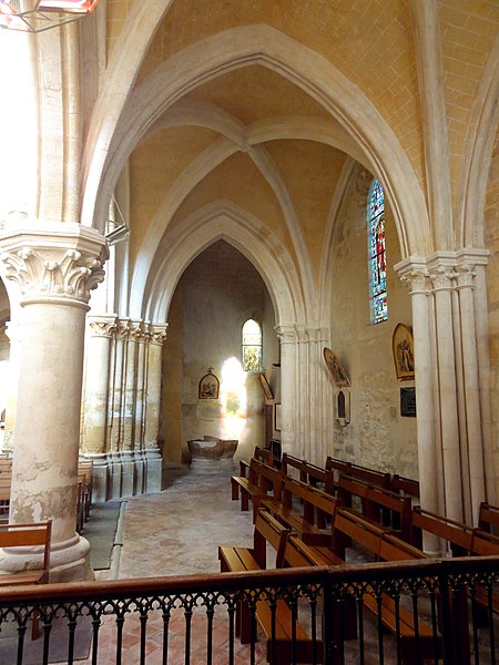 136979-francais-interieur-de-leglise-voir-titre
